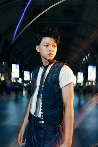 Model Xuan Lan and Daughter Showcase Stunning Street Style in Tokyo Night Photoshoot - image 0