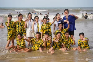 Vung Tau Beach Overwhelmed by Tourists During Tet Holiday Rush - image 11