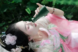 Elegant Portraiture: YiTuYu Art Language Vol.4802 Featuring Model Cha Xiao Tu - image 1
