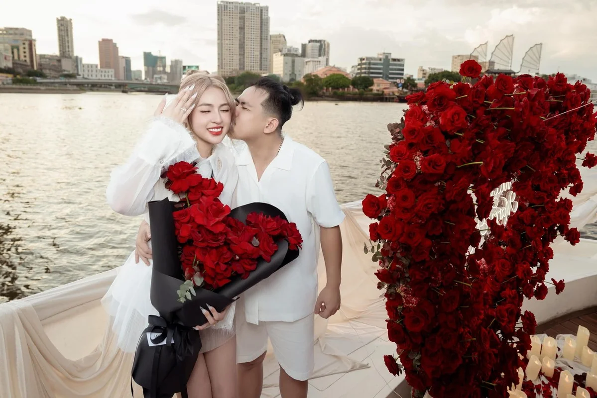 Tran Thanh Tam 'Hot Girl Trung Ran' Reveals Stunning Wedding Photos and Groom