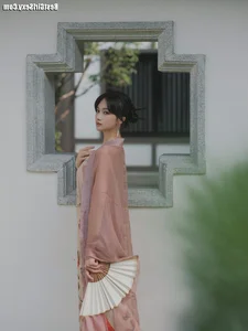 YiTuYu Art Language Vol.4127: Stunning Portrait Photography Featuring Da Wai Wai Ge - Elegant Digital Art Gallery - image 37
