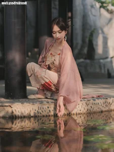 YiTuYu Art Language Vol.4127: Stunning Portrait Photography Featuring Da Wai Wai Ge - Elegant Digital Art Gallery - image 27