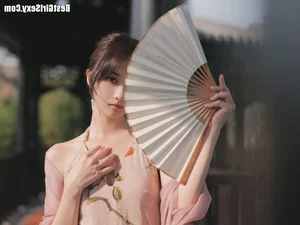 YiTuYu Art Language Vol.4127: Stunning Portrait Photography Featuring Da Wai Wai Ge - Elegant Digital Art Gallery - image 25