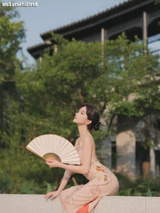YiTuYu Art Language Vol.4127: Stunning Portrait Photography Featuring Da Wai Wai Ge - Elegant Digital Art Gallery - image 1