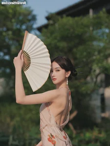 YiTuYu Art Language Vol.4127: Stunning Portrait Photography Featuring Da Wai Wai Ge - Elegant Digital Art Gallery - image 24