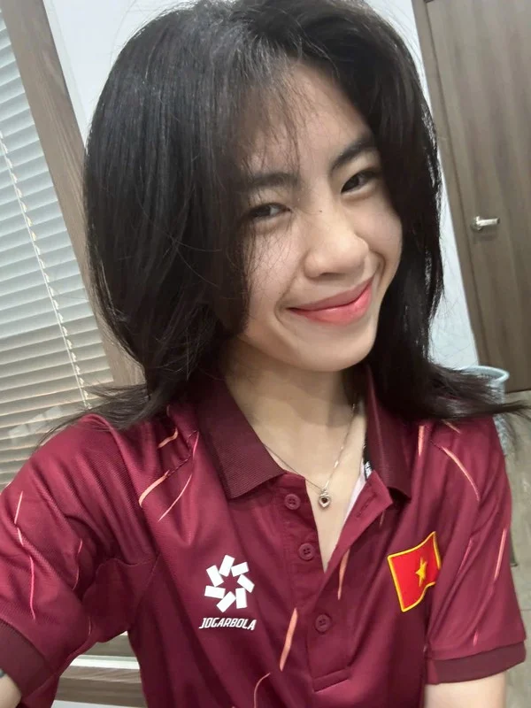 Vietnamese Women's National Team Star Swaps Jersey for Sweet and Chic Casual Style