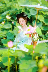 Xiao Du Tong Xue: Elegant Sunset Creek Portrait Series from YiTuYu Art Language Vol.9376 - Aesthetic Outdoor Lifestyle Photography - image 30