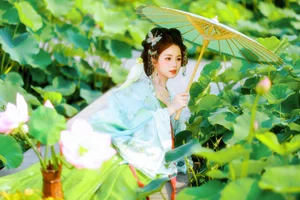 Xiao Du Tong Xue: Elegant Sunset Creek Portrait Series from YiTuYu Art Language Vol.9376 - Aesthetic Outdoor Lifestyle Photography - image 14
