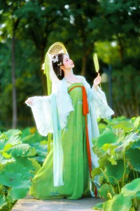Xiao Du Tong Xue: Elegant Sunset Creek Portrait Series from YiTuYu Art Language Vol.9376 - Aesthetic Outdoor Lifestyle Photography - image 1