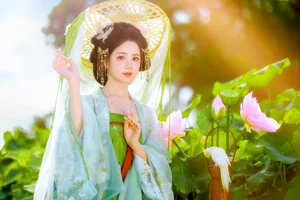 Xiao Du Tong Xue: Elegant Sunset Creek Portrait Series from YiTuYu Art Language Vol.9376 - Aesthetic Outdoor Lifestyle Photography - image 10