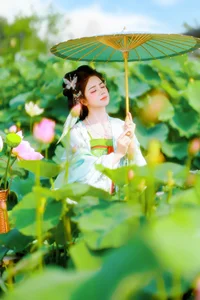 Xiao Du Tong Xue: Elegant Sunset Creek Portrait Series from YiTuYu Art Language Vol.9376 - Aesthetic Outdoor Lifestyle Photography - image 4