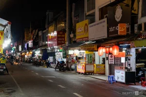 The Unprecedented Silence of a World-Famous Food Street: A Shift in Global Tourism - image 3