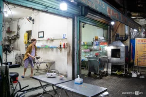 The Unprecedented Silence of a World-Famous Food Street: A Shift in Global Tourism - image 5