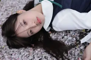 YiTuYu Vol.8649 Xiao Zi: Gentle Spring Beauty, an Aesthetic Portrait Amidst Blossoms. - image 12