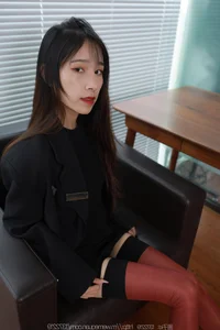 IESS Meizi Red and Black Collection: A Study in High-Contrast Legwear Fashion - image 5