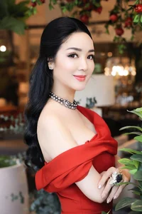 Inside a Breathtaking 1000m² Luxury Mansion: A Palatial Celebrity Home Tour with Stunning Neoclassical Interior Design and Opulent Decor - image 5