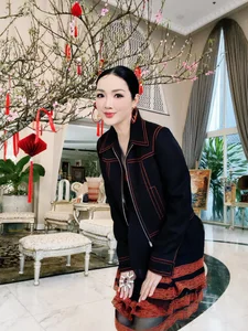 Inside a Breathtaking 1000m² Luxury Mansion: A Palatial Celebrity Home Tour with Stunning Neoclassical Interior Design and Opulent Decor - image 8