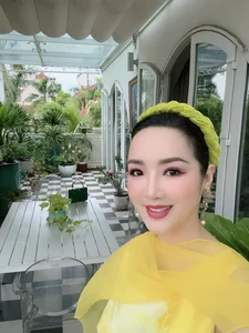 Inside a Breathtaking 1000m² Luxury Mansion: A Palatial Celebrity Home Tour with Stunning Neoclassical Interior Design and Opulent Decor - image 7