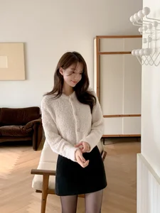 Lunar New Year 2026 Fashion: 4 Short Style Essentials to Look Taller and Younger Instantly - image 2