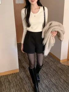 Lunar New Year 2026 Fashion: 4 Short Style Essentials to Look Taller and Younger Instantly - image 4