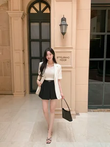 Lunar New Year 2026 Fashion: 4 Short Style Essentials to Look Taller and Younger Instantly - image 5