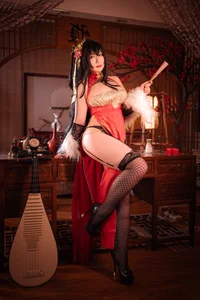 The Captivating Elegance of Coser Zyra  as Taihou - image 1