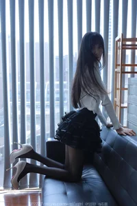 IESS Tuan Tuan: The Elegance of the Back Vertical Line - image 74