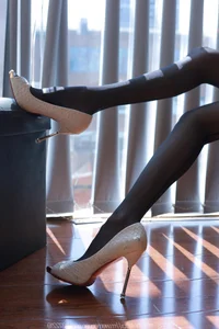 IESS Tuan Tuan: The Elegance of the Back Vertical Line - image 64