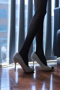 IESS Tuan Tuan: The Elegance of the Back Vertical Line - image 18