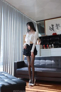 IESS Tuan Tuan: The Elegance of the Back Vertical Line - image 63