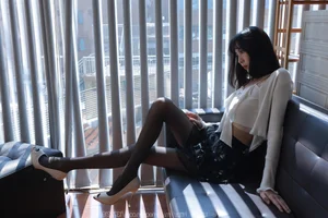 IESS Tuan Tuan: The Elegance of the Back Vertical Line - image 72