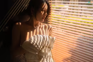 Jiu Shi A Zhu: Beauty Bathed in Warm Afternoon Sun - Alluring Moment by the Window - image 12