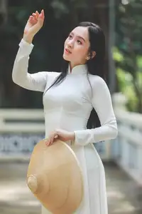Elegant Vietnamese Woman in White Ao Dai: A Portrait of Traditional Grace and Conical Hat - image 1