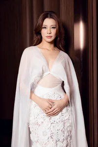 Stunning Vietnamese Beauty Captivates the Internet with Unforgettable Red Carpet Moments - image 3