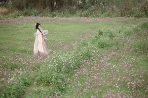 YiTuYu Art Language Vol.10232: Captivating Artistic Portraits of Ju Pi Yi Hao - 19 Image Collection - image 13