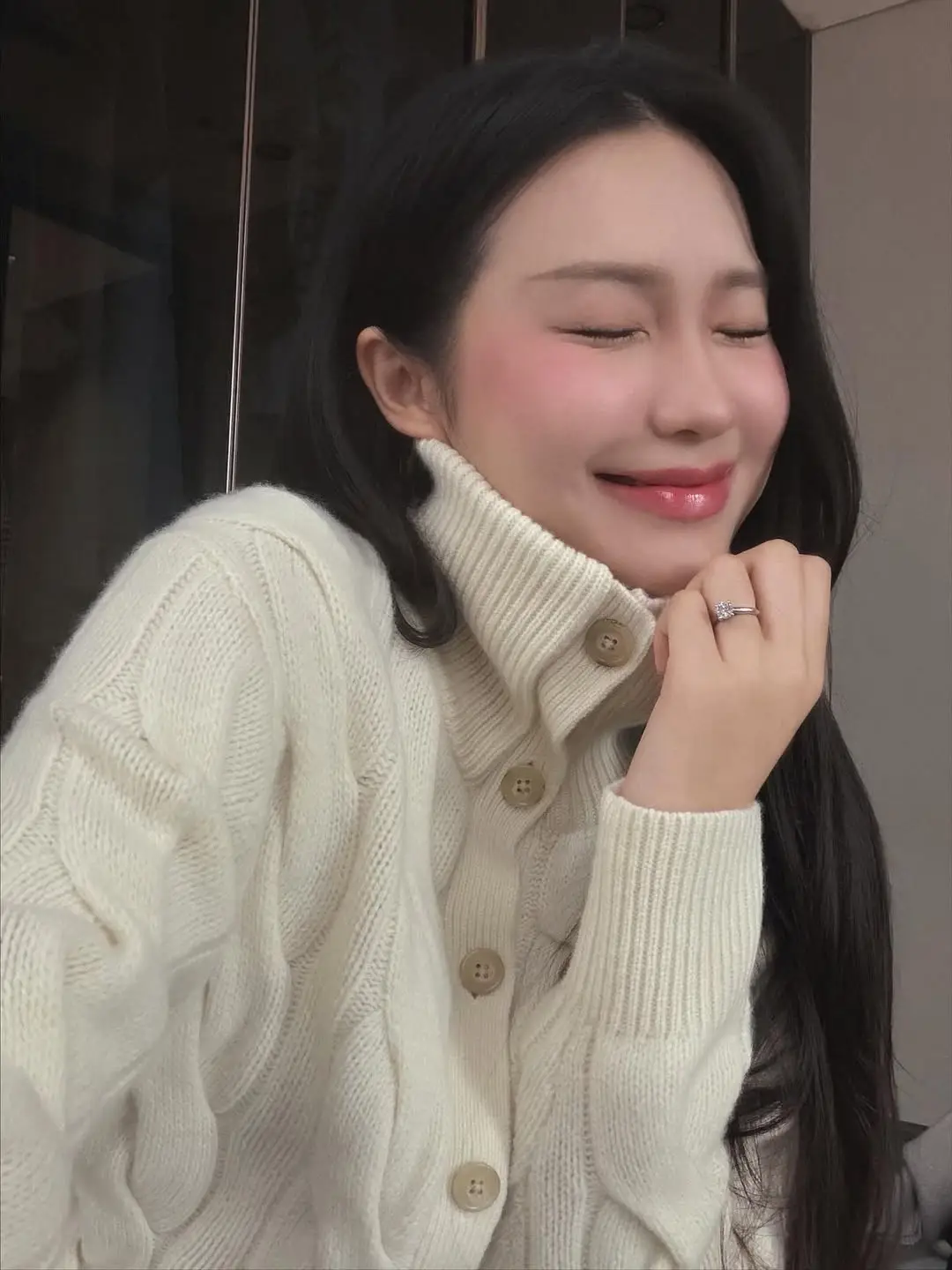 Doan Hai My: Sweet Beauty & Korean Doll Face Captivate Hearts in Winter Chill.