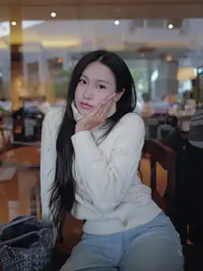 Doan Hai My: Sweet Beauty & Korean Doll Face Captivate Hearts in Winter Chill. - image 3