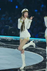 IVE Styling Controversy: Is Jang Wonyoung Being Favored Over Other Members? - image 0