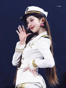 IVE Styling Controversy: Is Jang Wonyoung Being Favored Over Other Members? - image 3