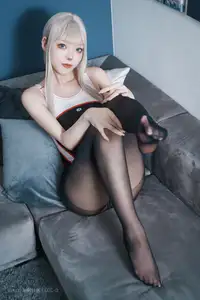Coser Kurotia Kuro's Alluring Black Tights Swimsuit Look 0037 Discover Unique Elegance and Captivating Style - image 2