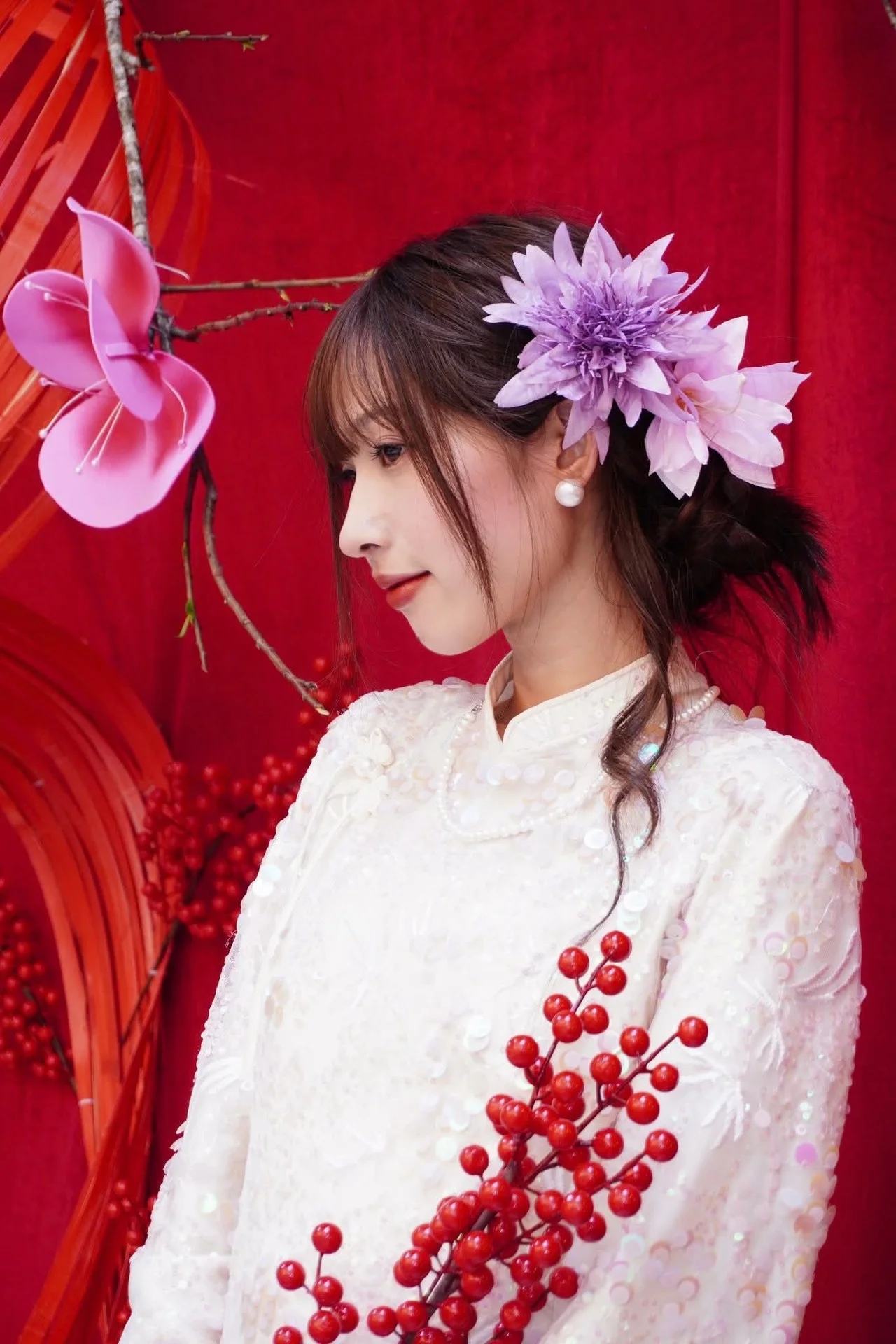 Elegant Vietnamese Woman in Traditional White Ao Dai - Timeless Cultural Fashion and Portrait Photography Inspiration