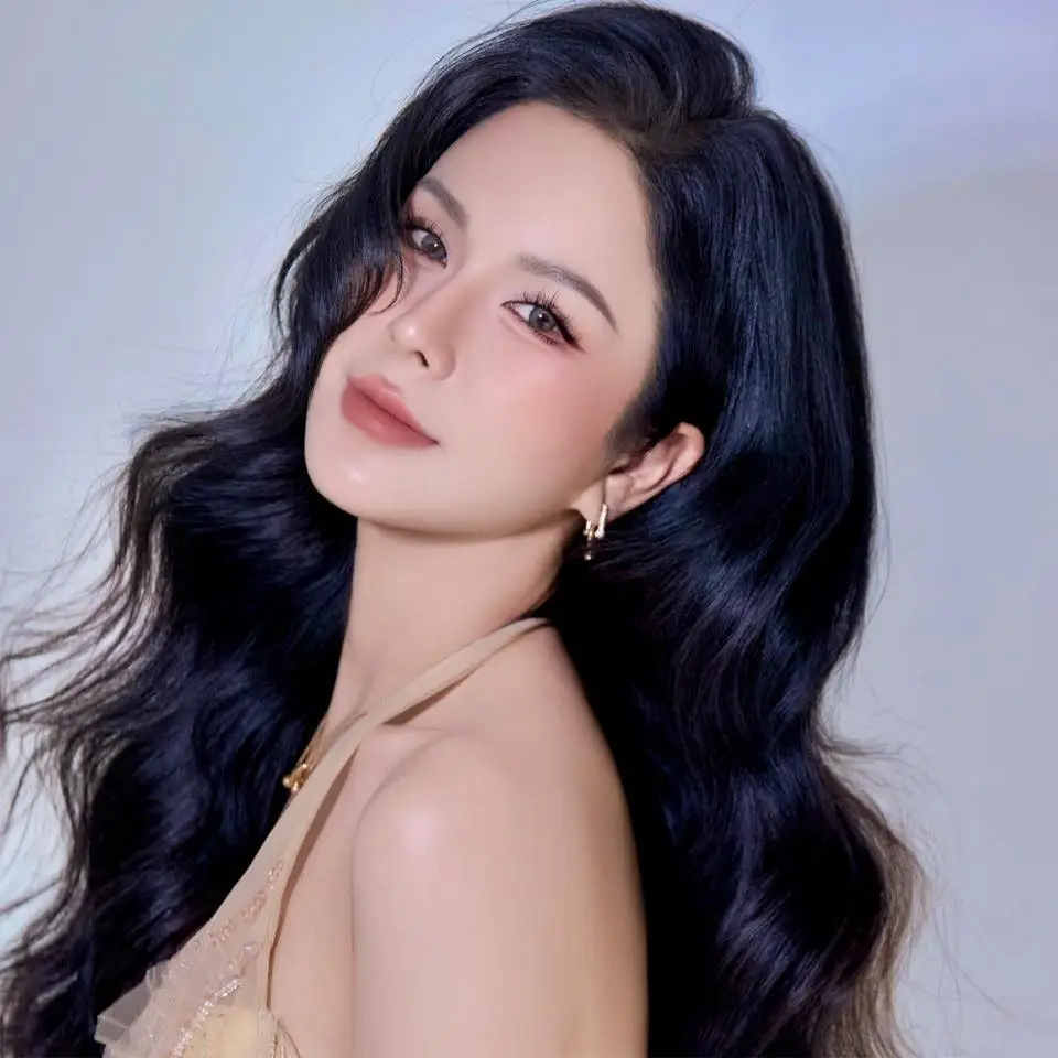 Diep Lam Anh Stuns: Her "Living Doll" Beauty Captivates All Eyes!
