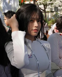 The Rise of the 'Pure Beauty' Aesthetic: Graduation Season's Most Viral Student - image 8