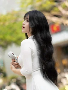 The Rise of the 'Pure Beauty' Aesthetic: Graduation Season's Most Viral Student - image 7