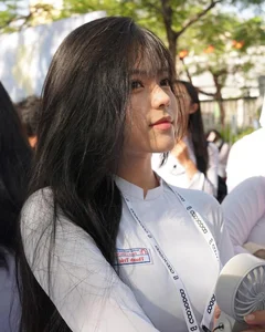 The Rise of the 'Pure Beauty' Aesthetic: Graduation Season's Most Viral Student - image 5
