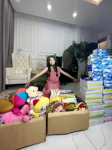 Sweet and Tall: Elly Tran’s Daughter Captivates Fans with Her Stunning Growth and Style - image 3