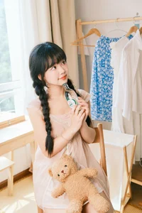 YiTuYu Art Language Vol.10224: Exploring Contemporary Portraiture with Xiao Li Hua Er in this 28-Photo Gallery - image 27