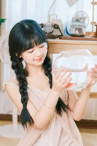 YiTuYu Art Language Vol.10224: Exploring Contemporary Portraiture with Xiao Li Hua Er in this 28-Photo Gallery - image 17