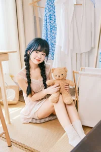 YiTuYu Art Language Vol.10224: Exploring Contemporary Portraiture with Xiao Li Hua Er in this 28-Photo Gallery - image 14