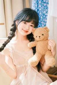 YiTuYu Art Language Vol.10224: Exploring Contemporary Portraiture with Xiao Li Hua Er in this 28-Photo Gallery - image 0